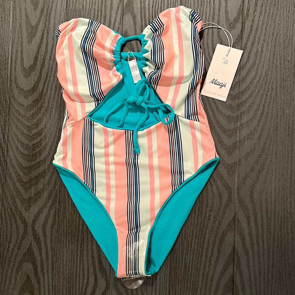 Maaji Bandeau  swimsuit- reversible. Brand new🌴🌴🏖🏖🏖
